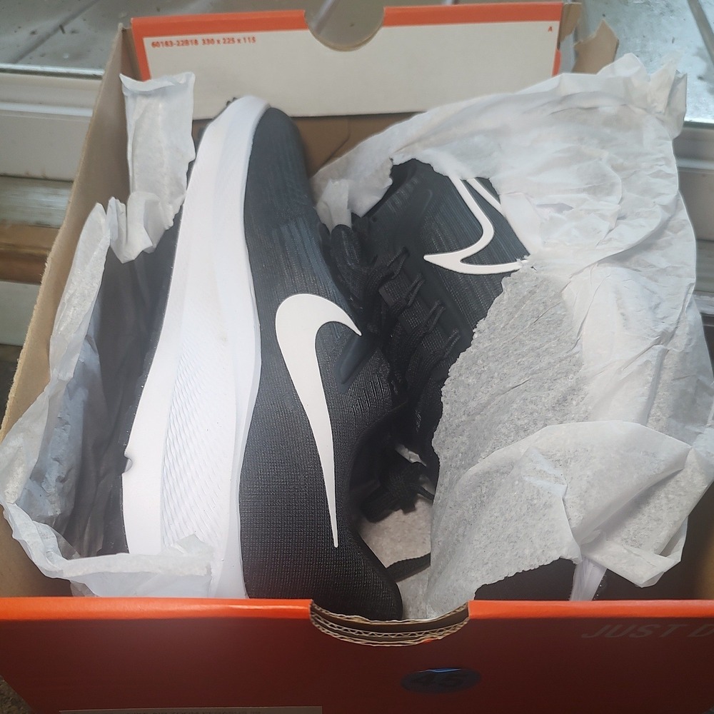 Nike Air Zoom Pegasus 38 Mens Running Shoes Black White DH4071-001 Size 10 NEW